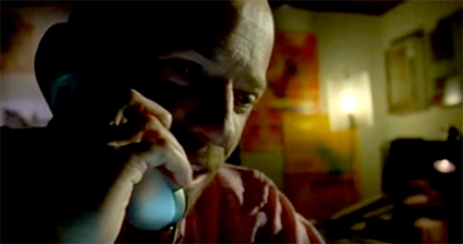 Diego Trujillo es Arturo / Captura del Trailer de Cuando Rompen las Olas
